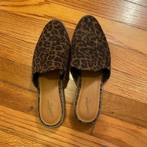 Universal Thread Mules Size 7